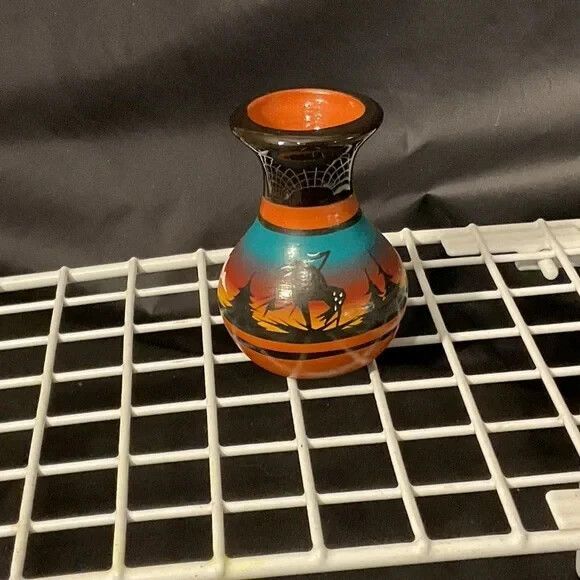 Small Native American Navajo Pottery Hand-Painted Vase Vessel Signed 2.5” - Picture 3 of 8